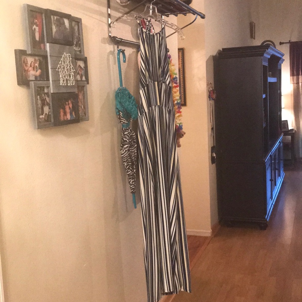 Max and Cleo Halter Dress size Small